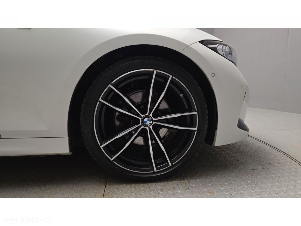 BMW Seria 3 320d xDrive M Sport sport - 24