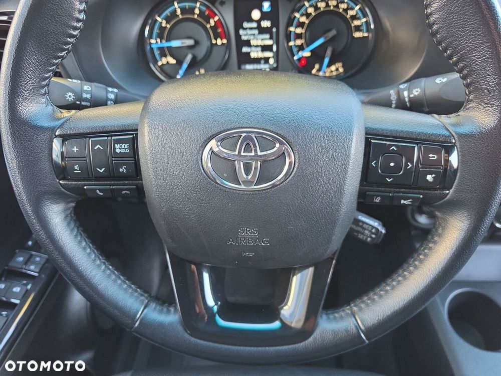 Toyota Hilux 2.8 D-4D Double Cab Invincible Sport 4x4 - 23