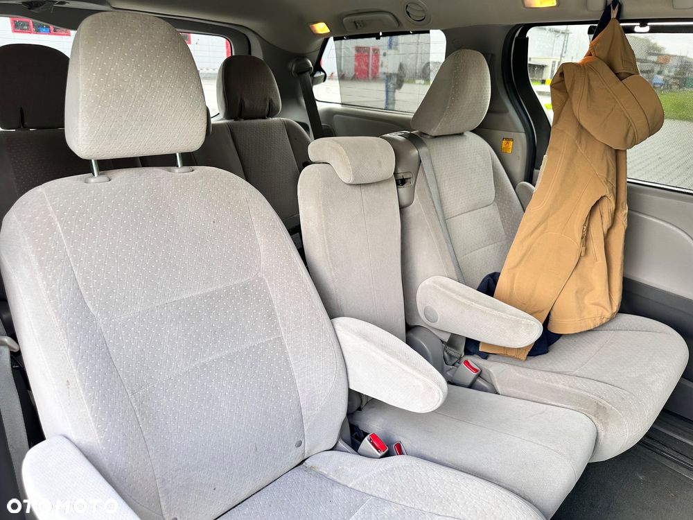 Toyota Sienna 3.5 V6 - 16