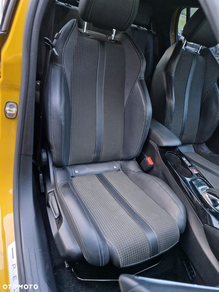 Peugeot 208 - 27