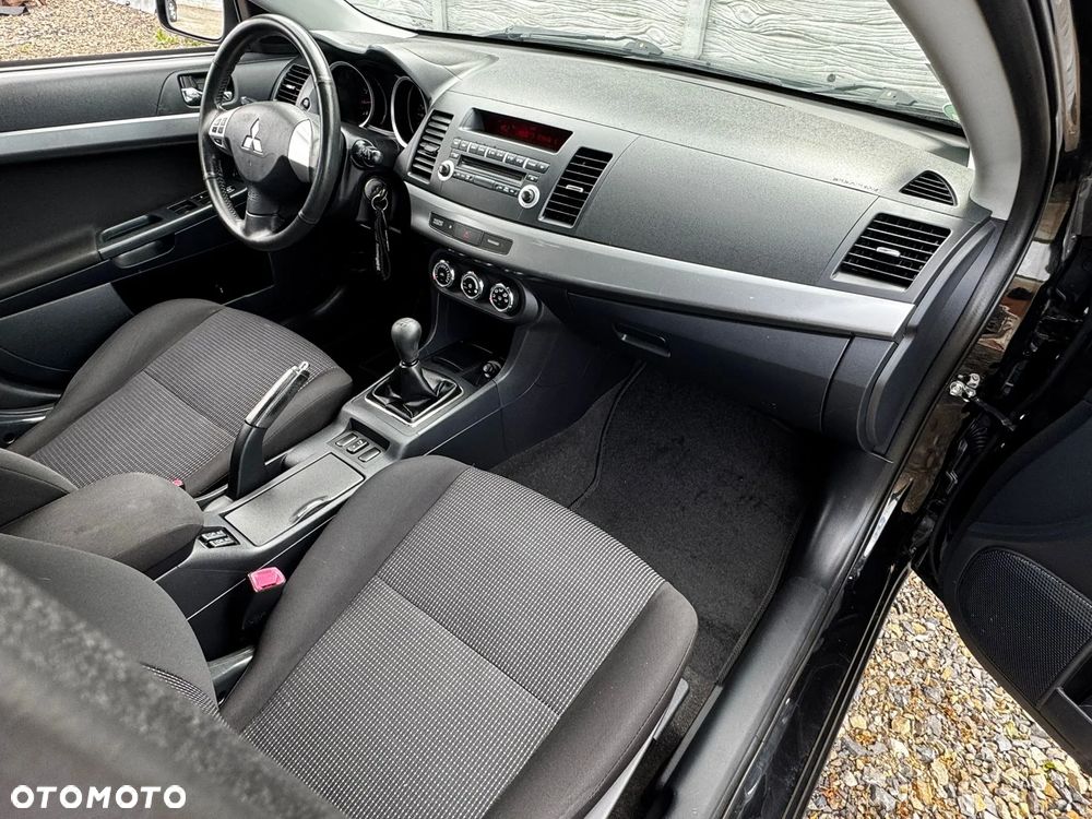 Mitsubishi Lancer 1.6 ClearTec Invite - 32