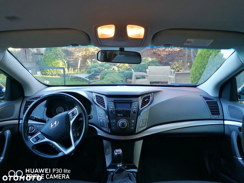 Hyundai i40 Kombi blue 1.6 Trend - 11