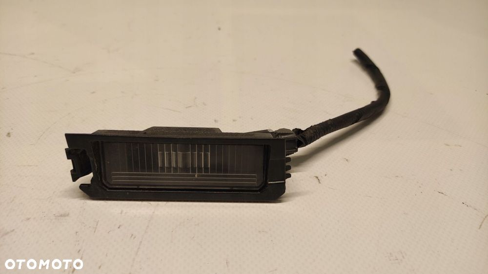 KIA RIO IV V LAMPKA TABLICY REJESTRACYJNEJ PRAWA 92502-F6000 17-23 - 1