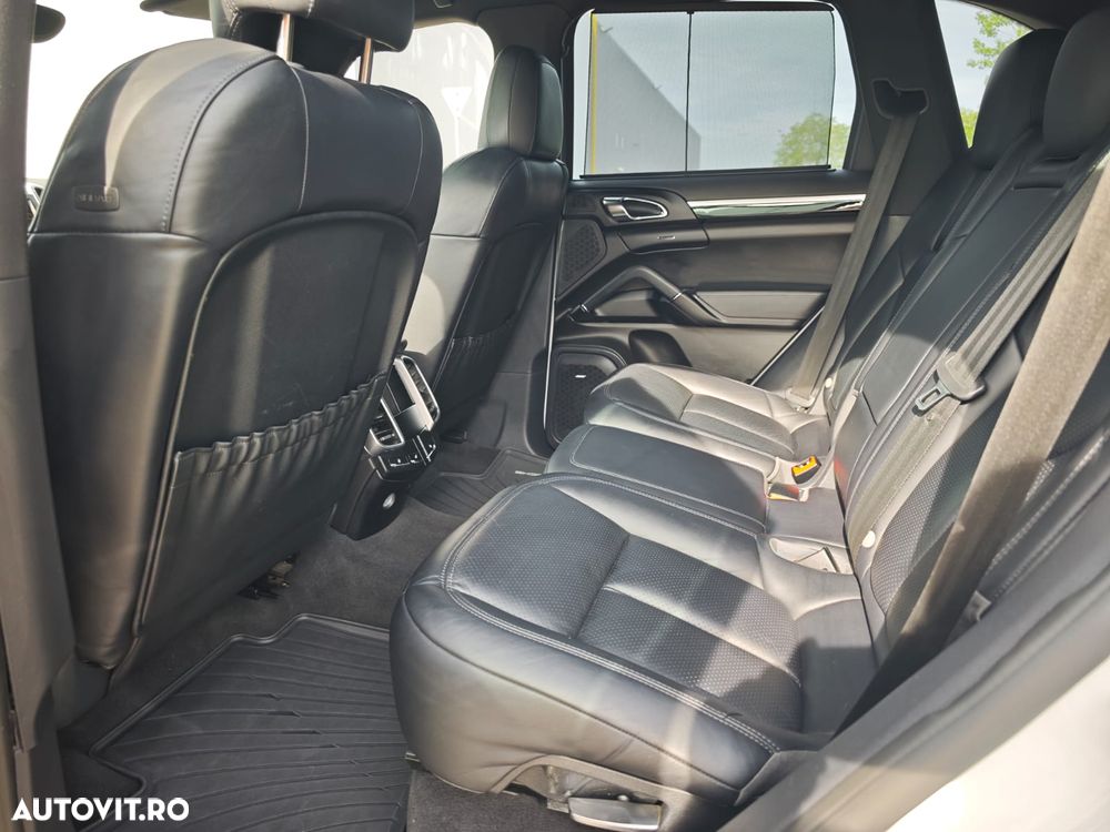 Porsche Cayenne 3.0 L V6 - 28