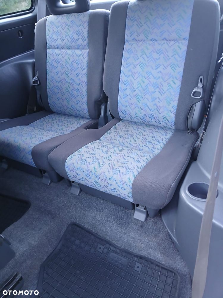 Toyota RAV4 2.0 - 5