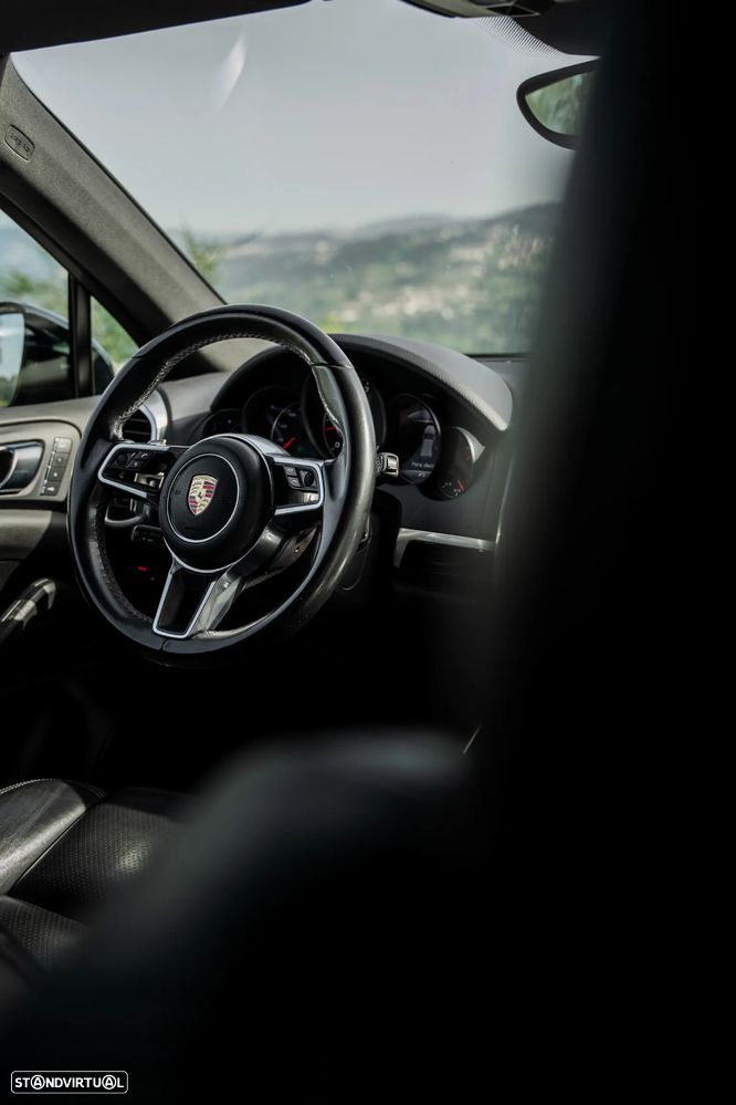 Porsche Cayenne Platinum Edition - 25