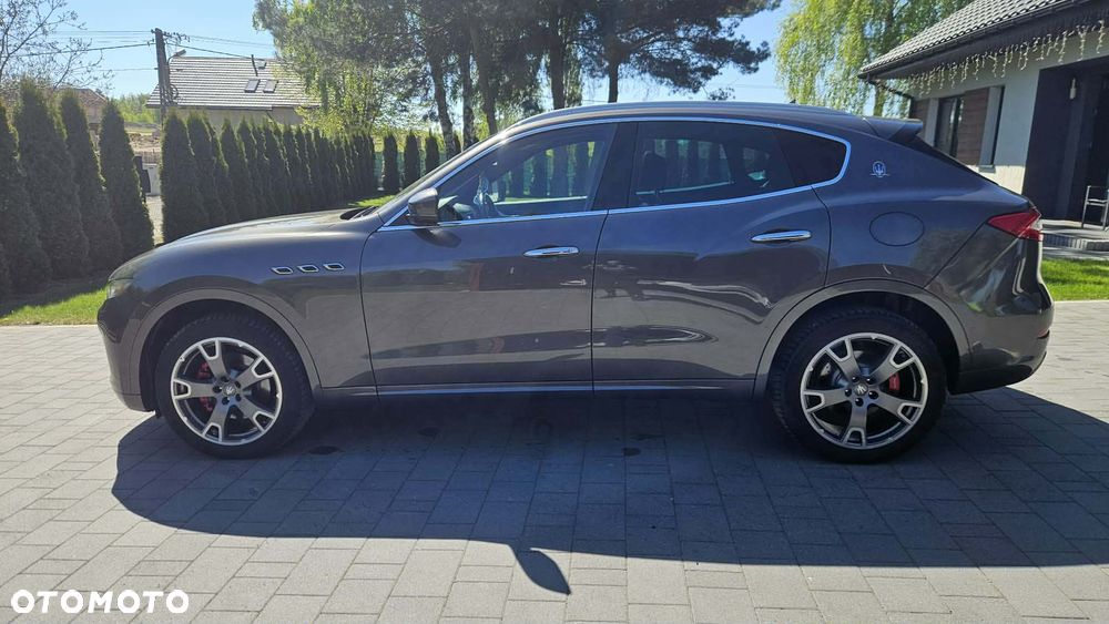 Maserati Levante Q4 Executive - 8