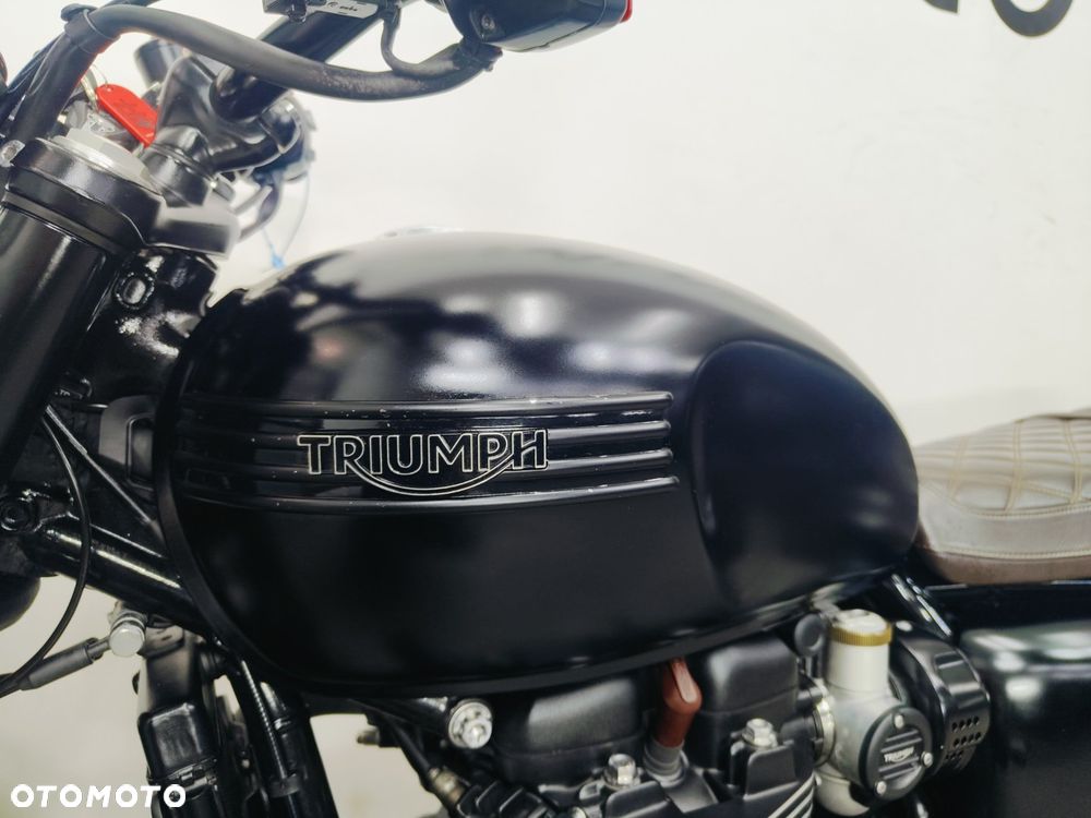 Triumph Bonneville - 23