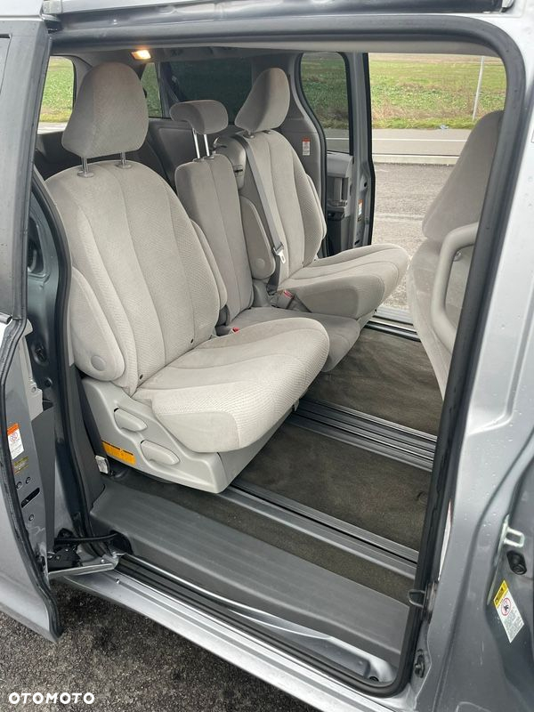 Toyota Sienna 3.5 V6 - 19