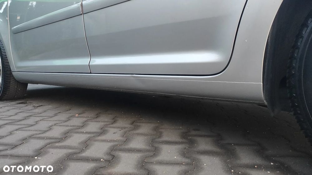 Volkswagen Touran - 25