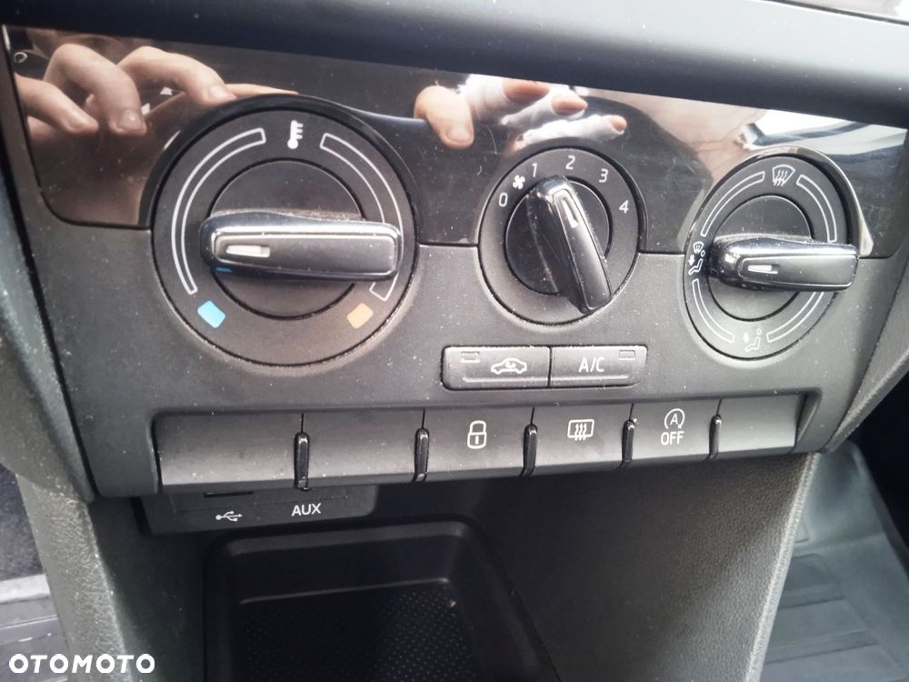 Panel Środkowy Nawiewu Klimatyzacji Skoda Rapid - 1