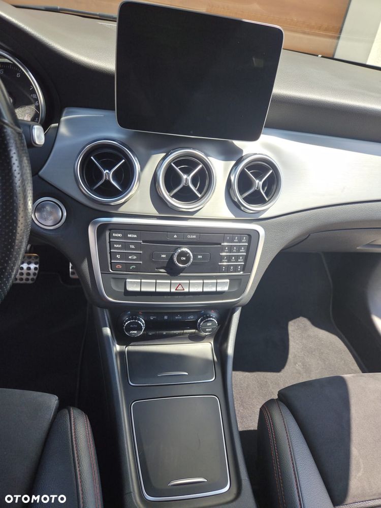 Mercedes-Benz GLA 200 7G-DCT AMG Line - 12