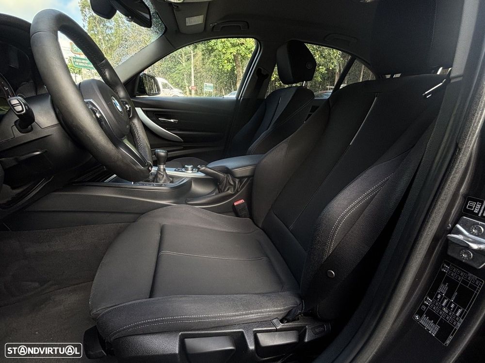 BMW 318 d Pack M - 8