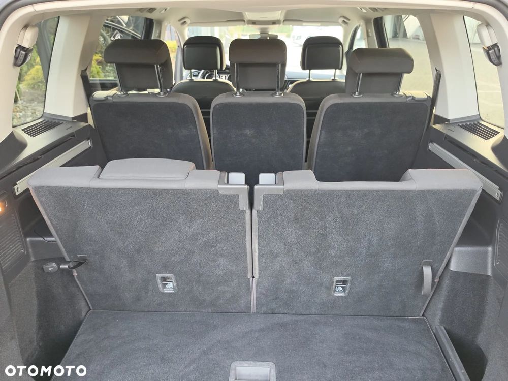 Volkswagen Touran - 17