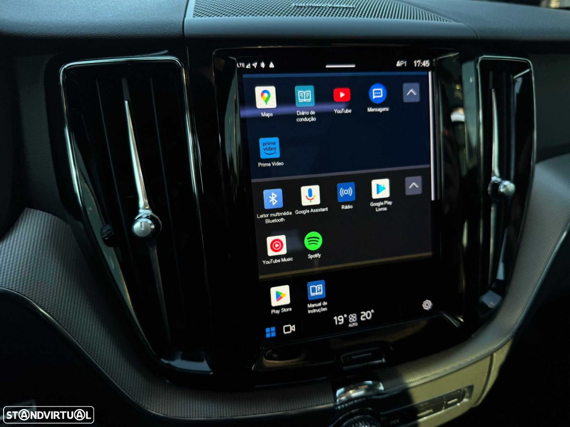 Volvo XC 60 2.0 T6 PHEV R-Design AWD - 48