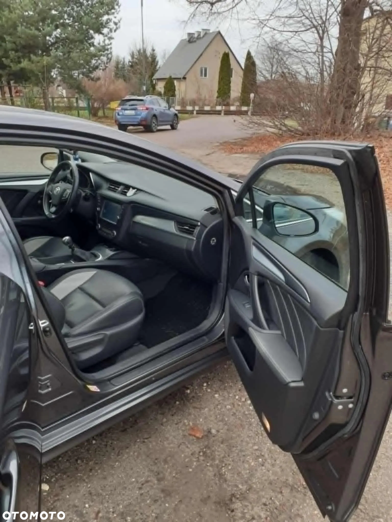 Toyota Avensis 1.8 Sol - 11
