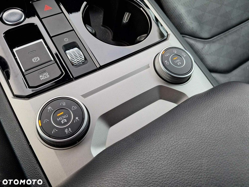 Volkswagen Touareg - 24