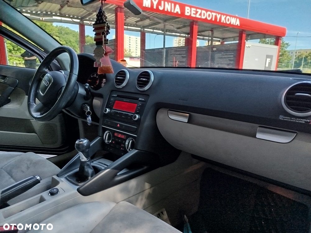 Audi A3 Sportback 1.6 TDI DPF Ambition - 4