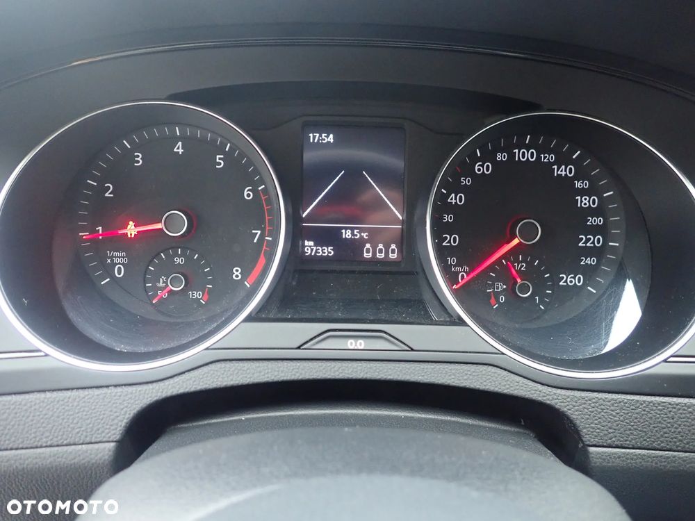 Volkswagen Passat - 8