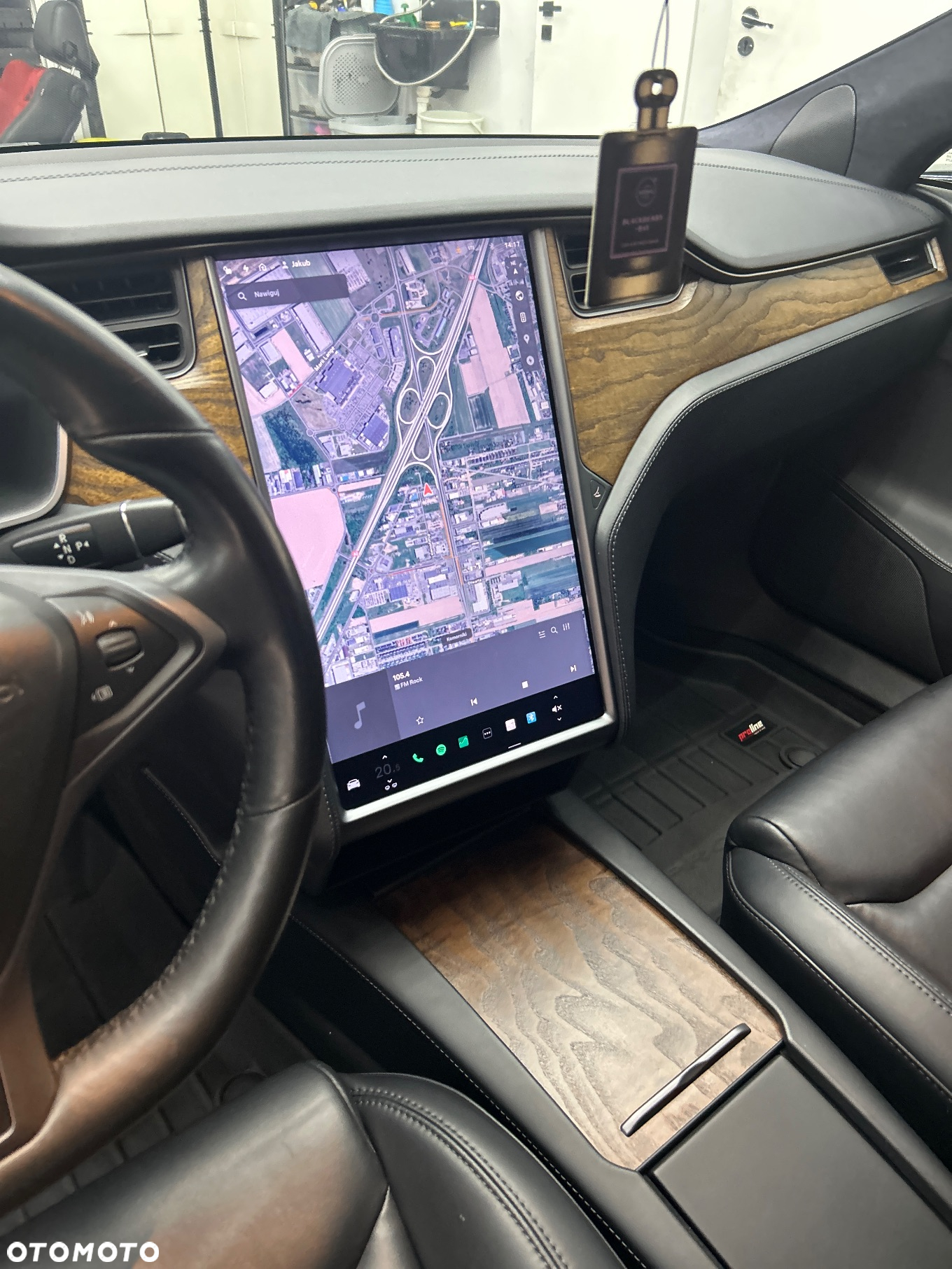 Tesla Model S - 12