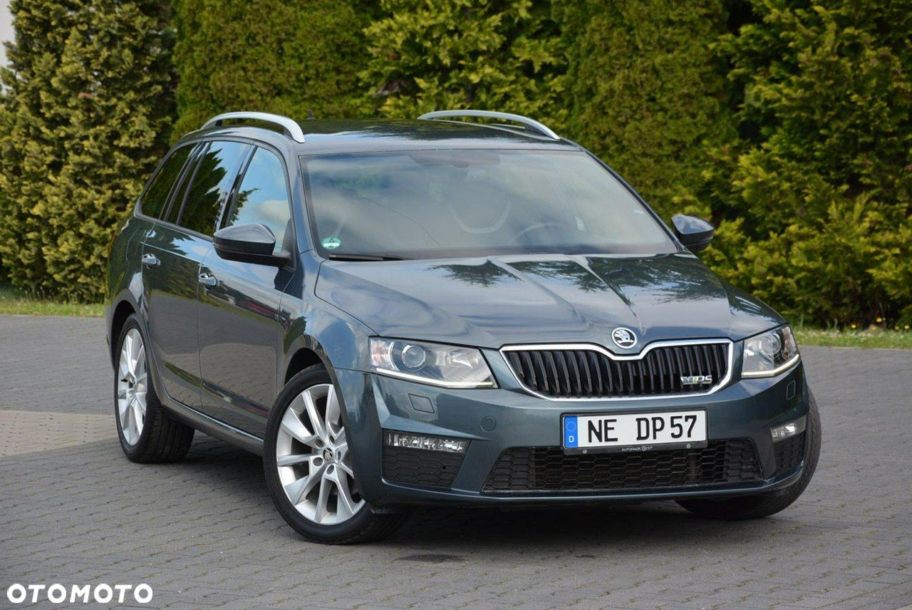 Skoda Octavia Combi 2.0 TDI DSG RS - 10