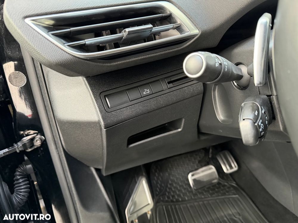 Peugeot 5008 PureTech 130 EAT8 Stop & Start GT - 25