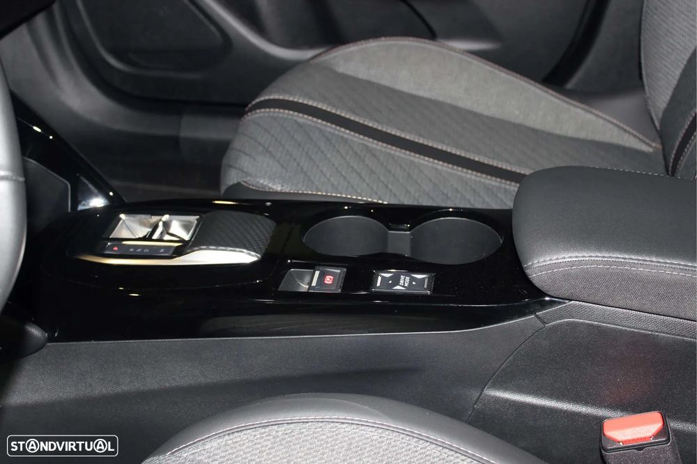Peugeot 2008 1.2 Hybrid Allure e-DCS6 - 32