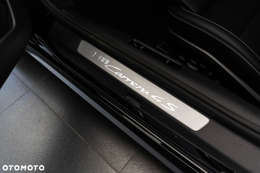 Porsche 911 Carrera 4S - 37