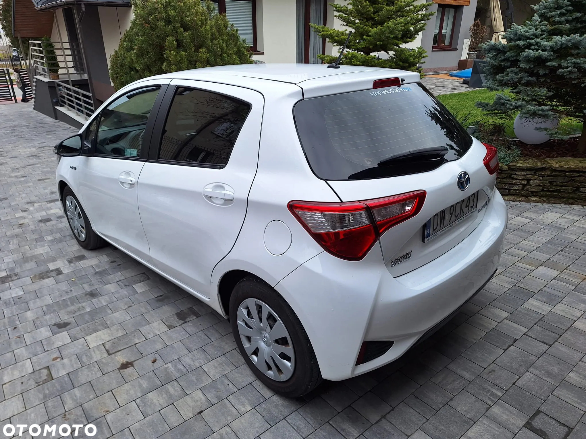 Toyota Yaris Hybrid 100 Dynamic - 3