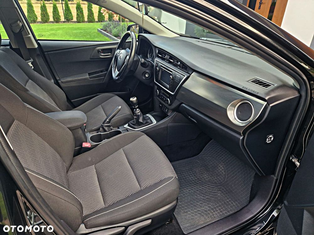 Toyota Auris 2014 photo 3