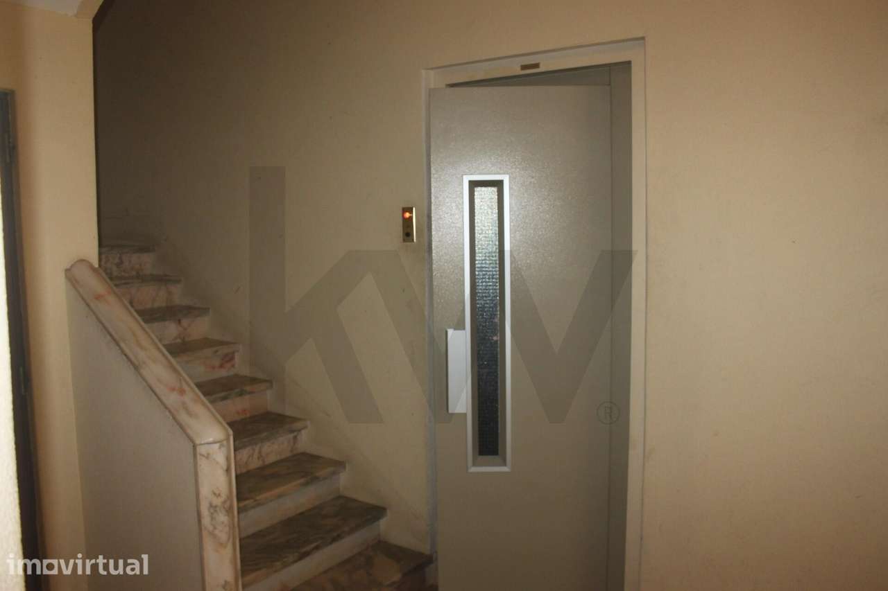 Apartamento de tipologia T1 em Campo de Ourique com 55m2 de área bruta - Grande imagem: 3/10