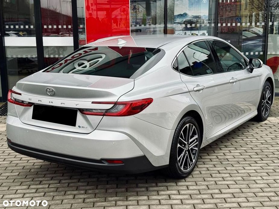 Toyota Camry - 4