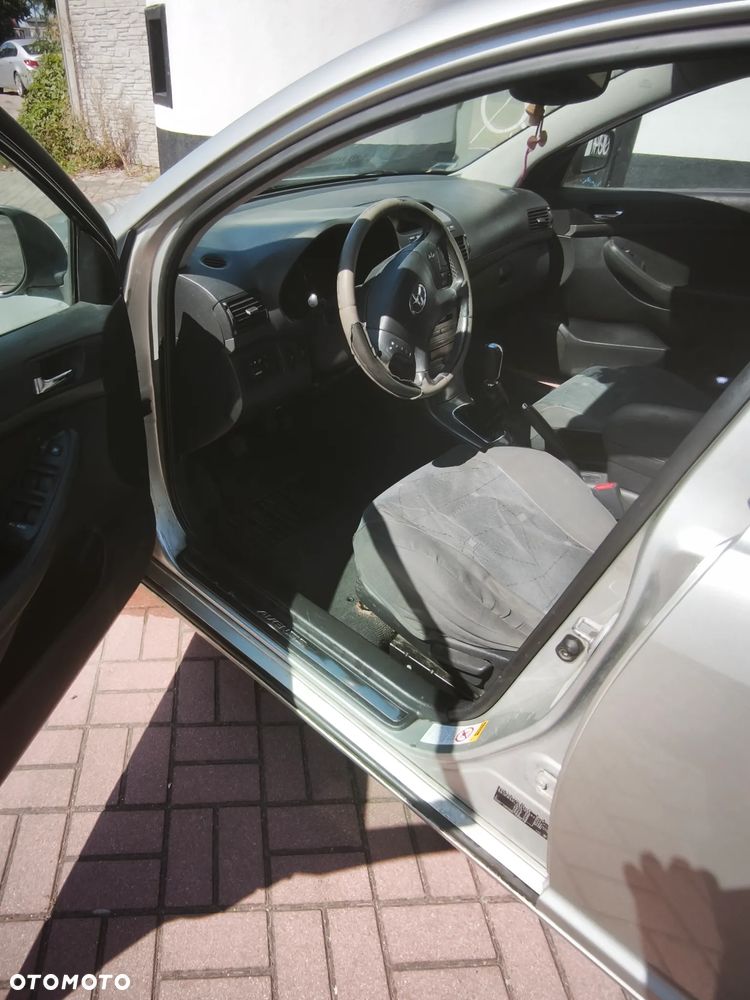 Toyota Avensis 2.0 D-4D Luna - 12