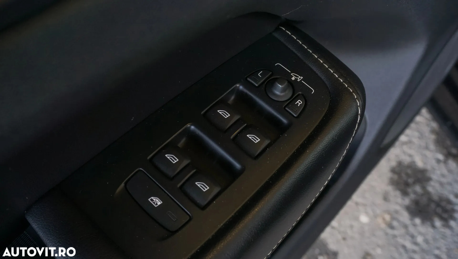 Volvo XC 60 D5 AWD Geartronic RDesign - 21