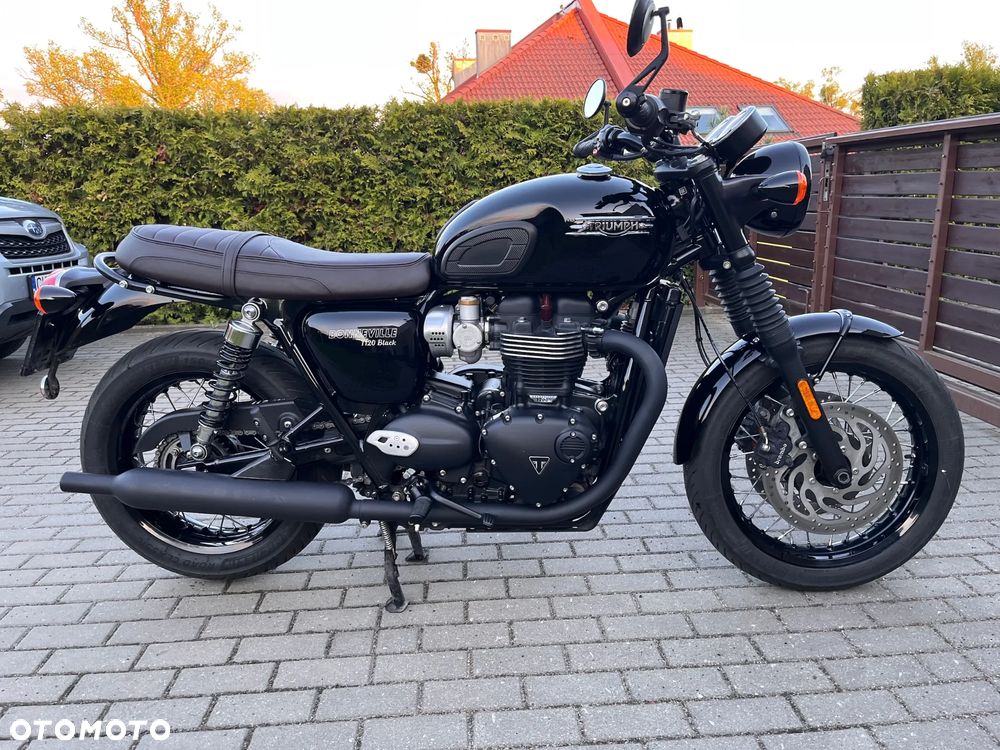 Triumph Bonneville - 1
