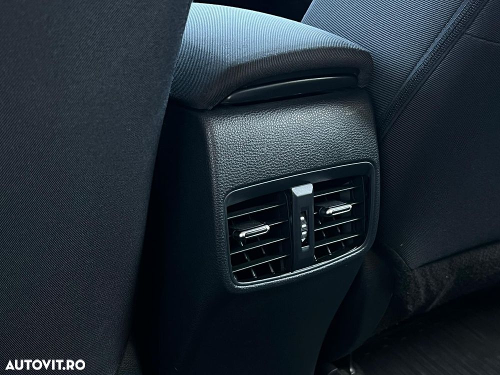 Toyota Corolla 1.8 HSD Business - 30