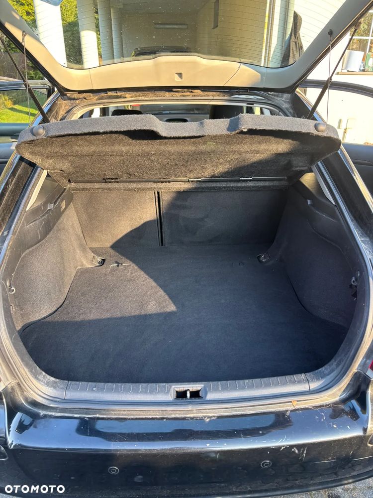 Toyota Avensis 2.0 VVT-i High - 2