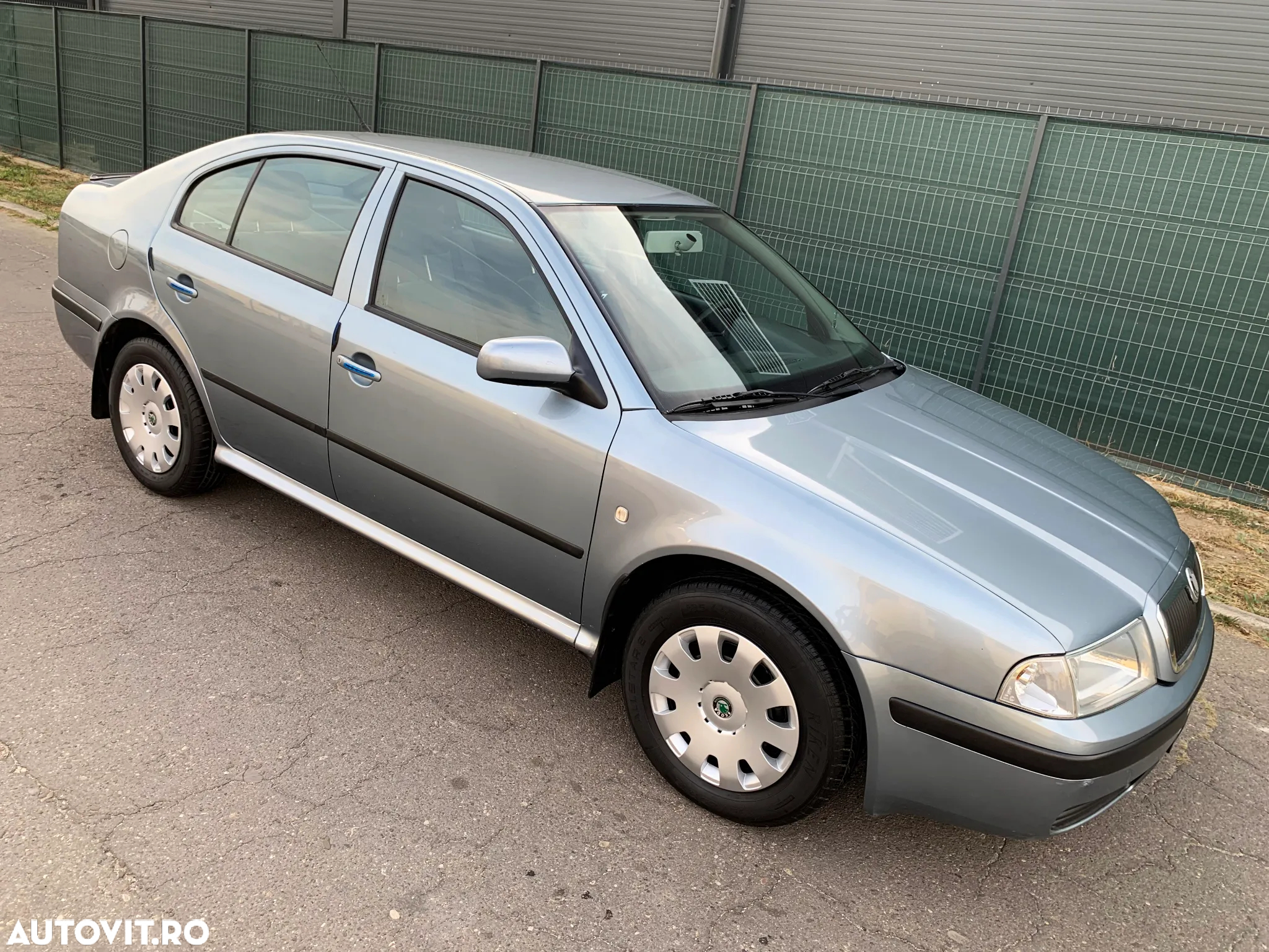 Skoda Octavia 1.6 Ambiente - 2