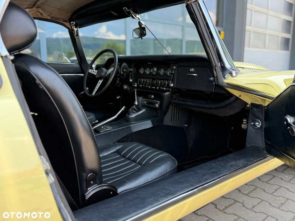 Jaguar E-Type - 9