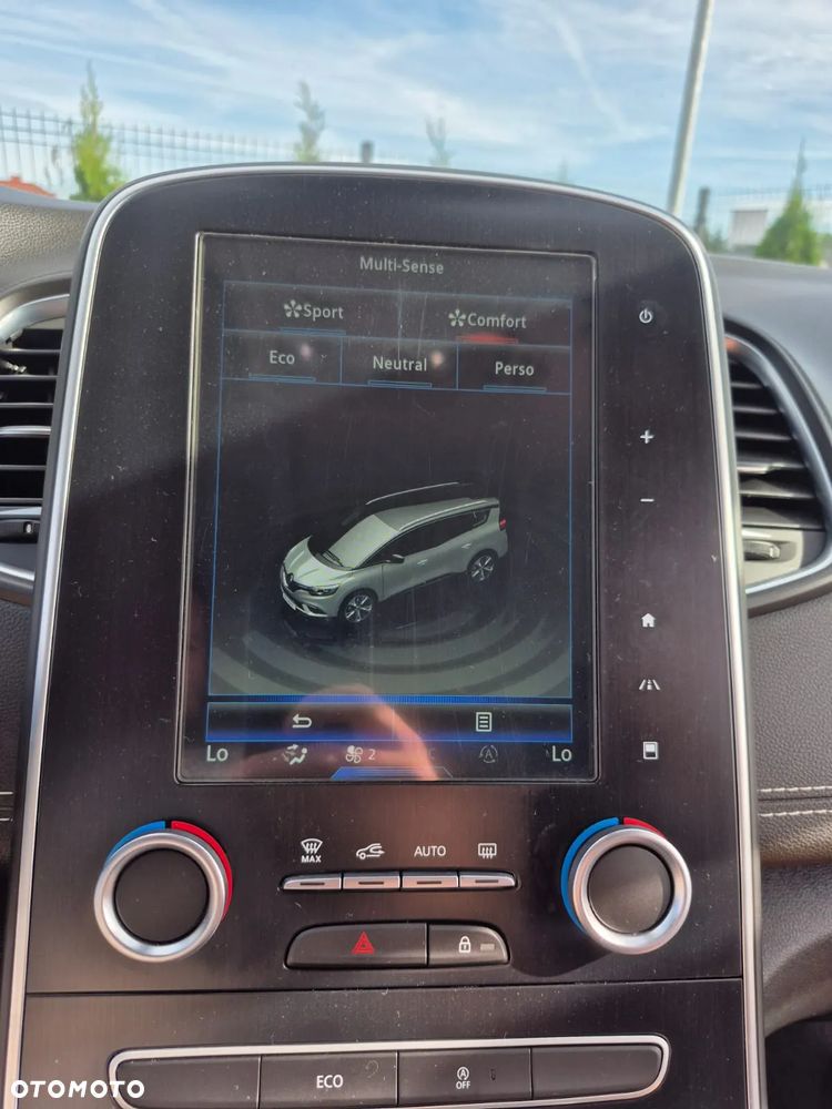 Renault Grand Scenic - 34