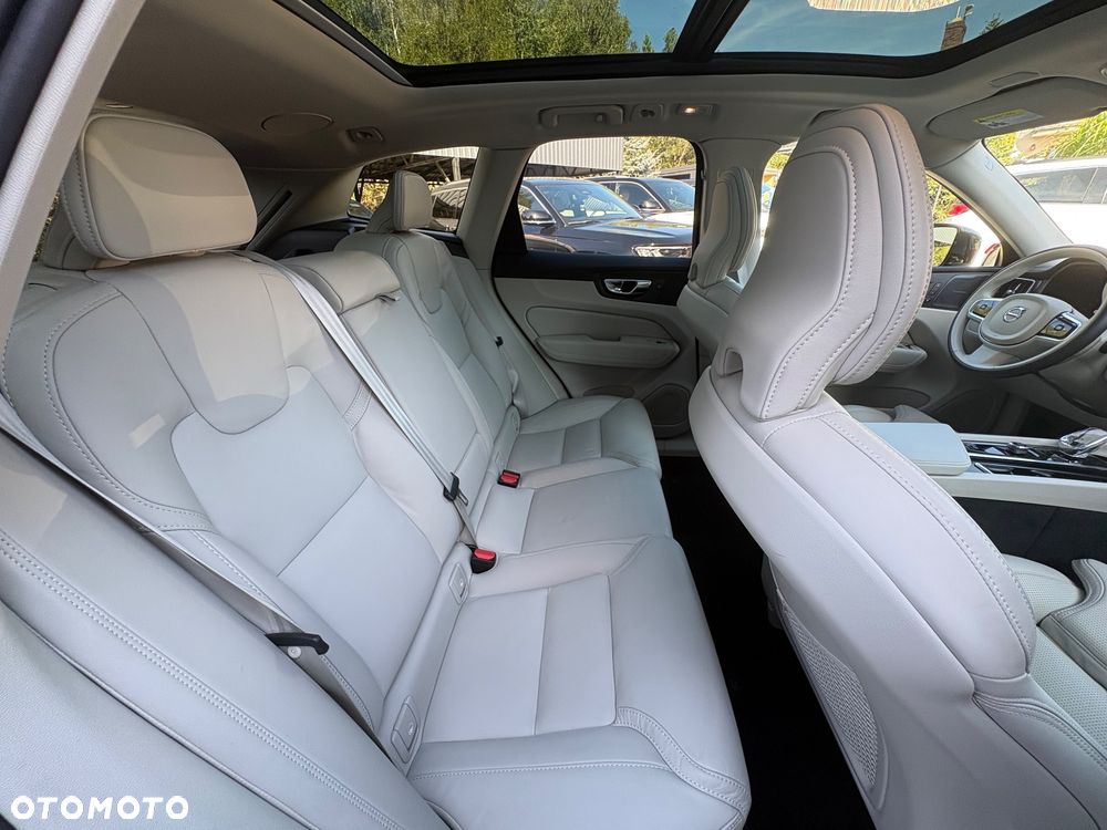 Volvo XC 60 B5 B AWD Ultra Bright - 22