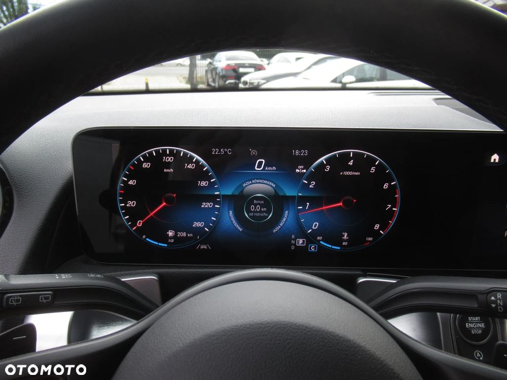 Mercedes-Benz GLB 200 7G-DCT - 29