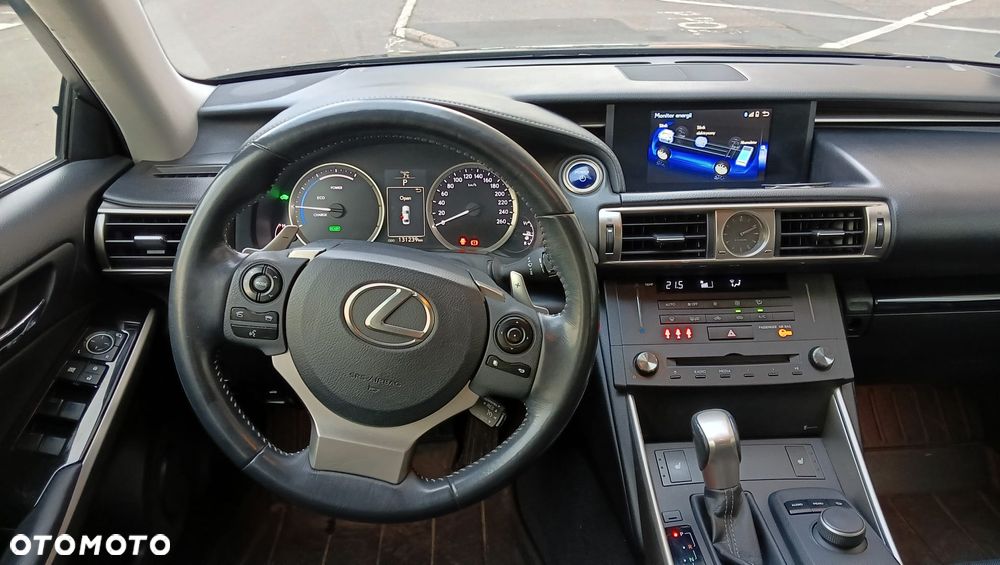 Lexus IS 300h Elite - 11