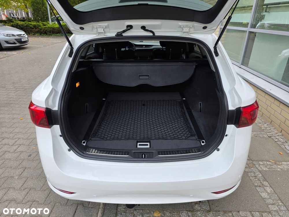 Toyota Avensis - 11