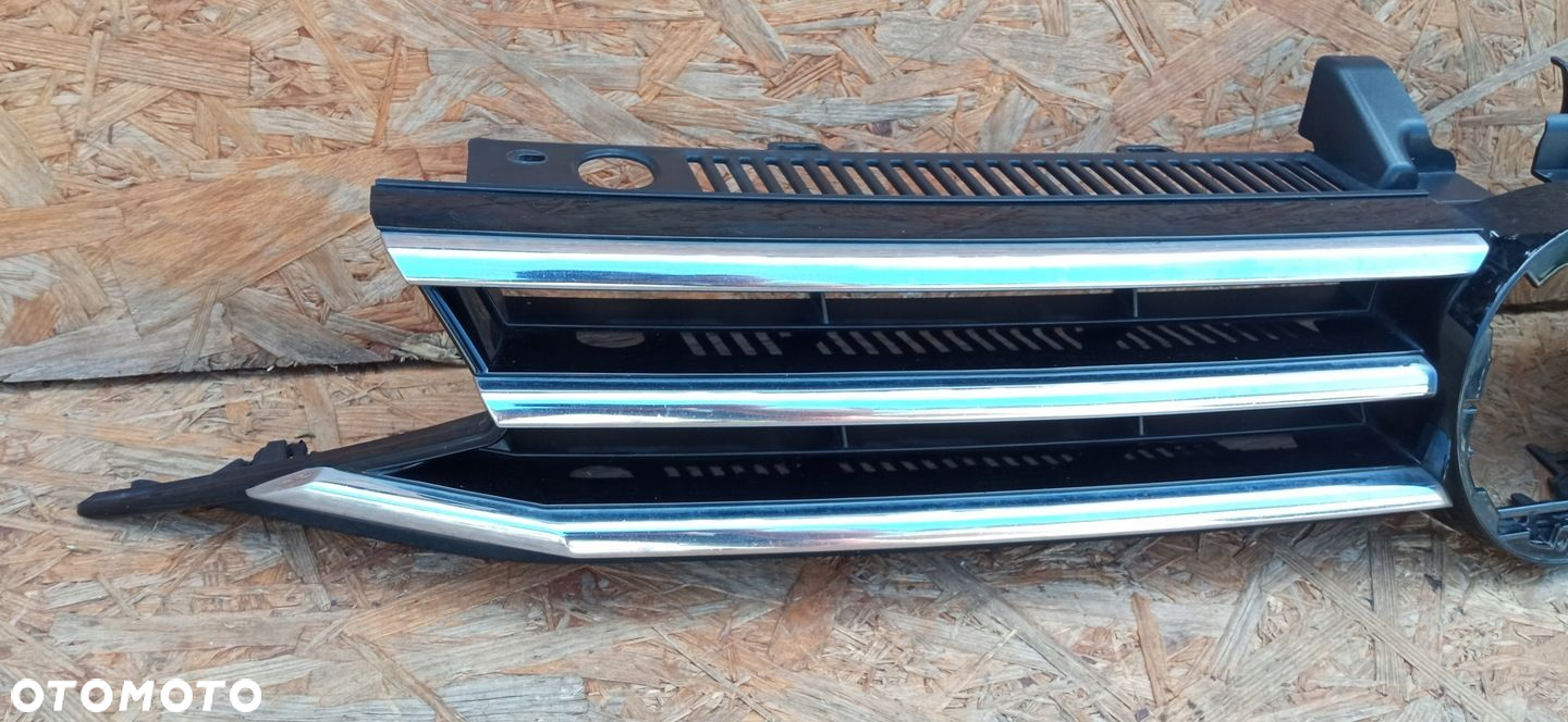 VOLKSWAGEN TOURAN II 5TA 15- ATRAPA KRATKA GRILL ZDERZAKA PRZÓD 5TA853653B - 5