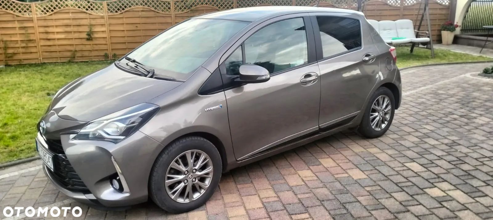 Toyota Yaris Hybrid 100 Premium - 1