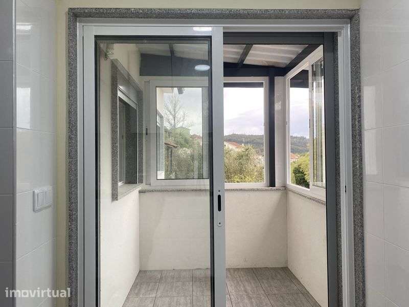 Apartamento T2 em Ceira na estacao de Metro - Grande imagem: 2/8