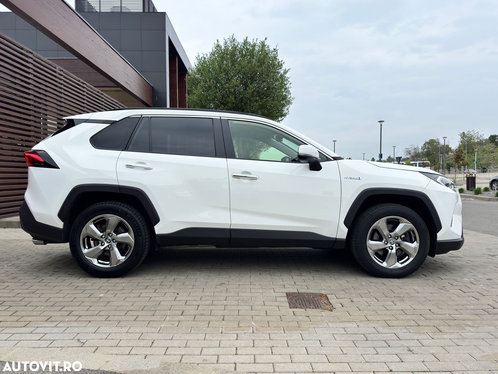 Toyota RAV4 2.5 Hybrid VVT-iE 4x4 Luxury Premium - 32