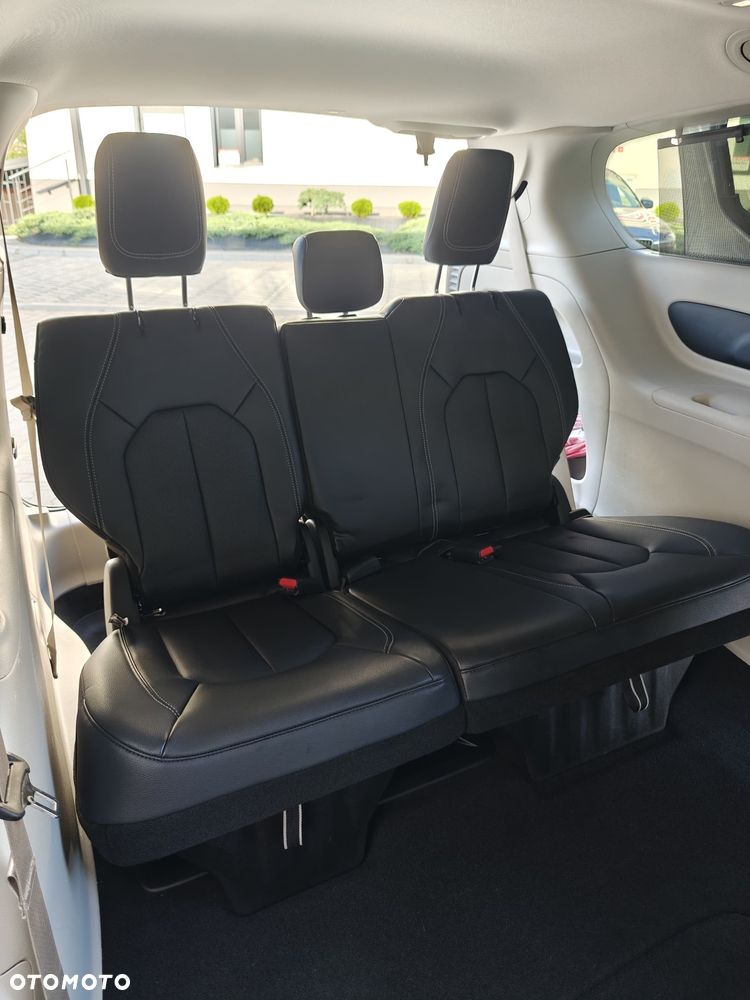 Chrysler Pacifica - 10