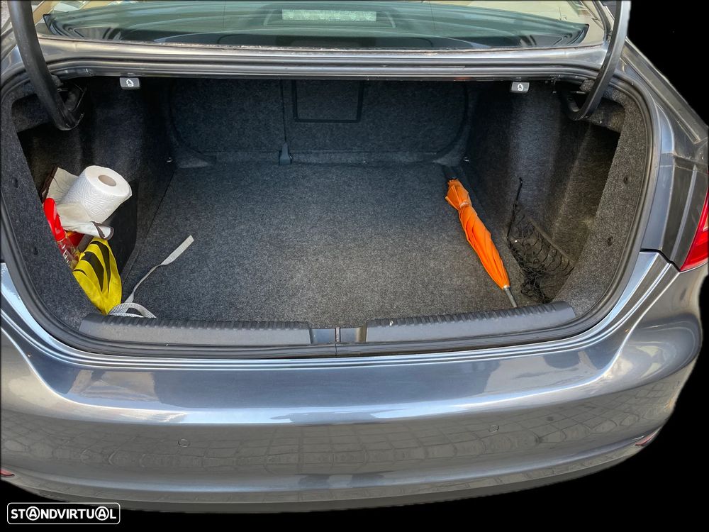 VW Jetta 1.6 TDi Confortline BM - 7